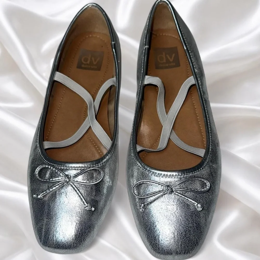 Ballet flats with dainty bow and criss cross straps Metallic Silver Flats